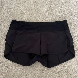 Black Lululemon Speed Up Shorts SIZE 6